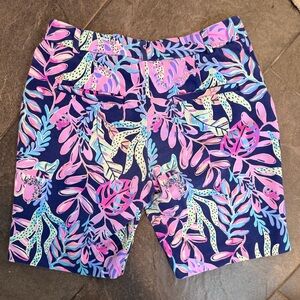 Lilly Pulitzer Print Shorts Size 2 Pink Blue Tropical Resort- good condition